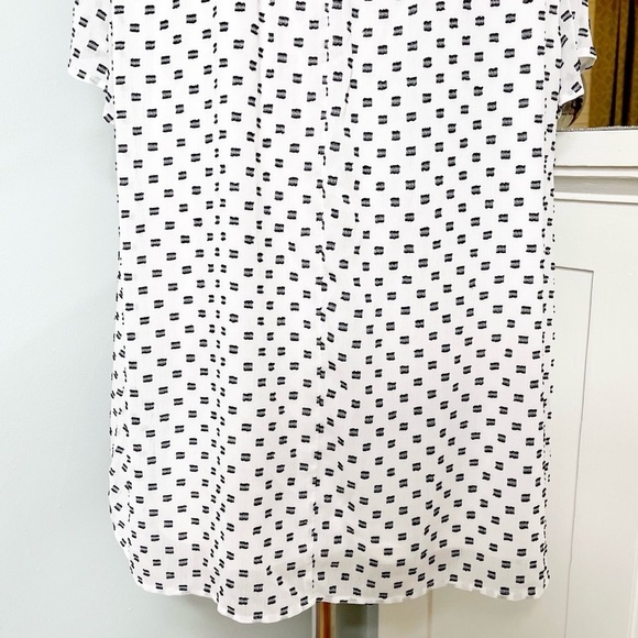 Lane Bryant V Neck Flutter Sleeve Blouse White Textured Top 18 - Picture 9 of 10